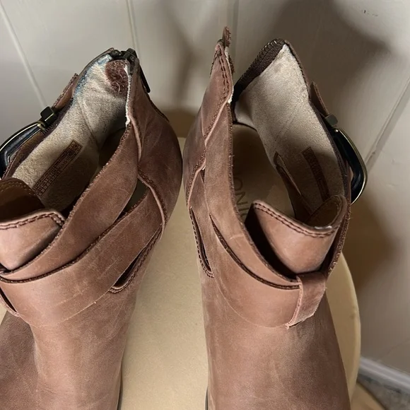 Vionic Women's Upright Rory Brown Back Zip Heeled Ankle Booties Boots - Picture 9 of 9